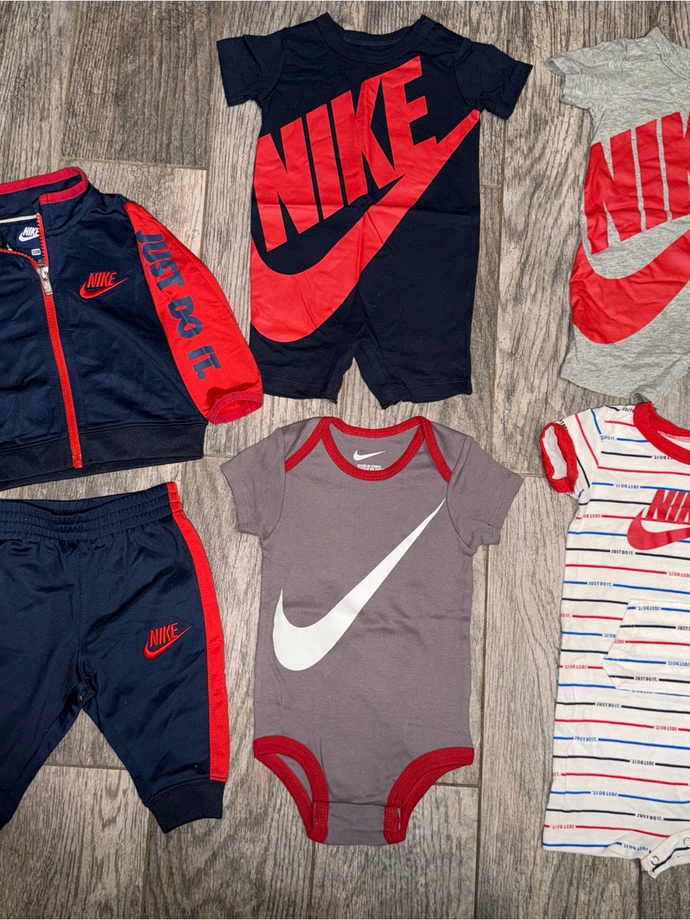 Nike Baby Bundle 3-12 months